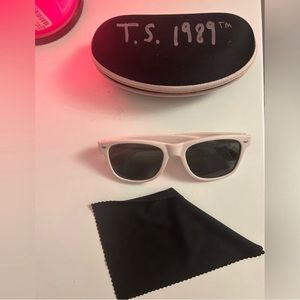 Taylor Swift 1989 glasses - with case and cleaner!